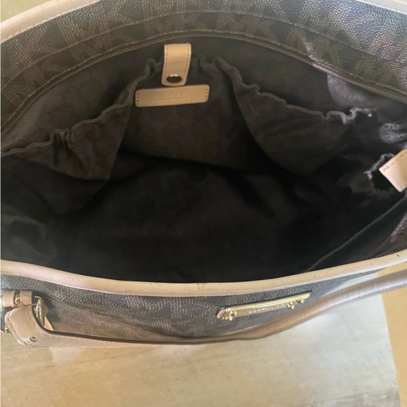 Michael Kors Leather Bag/Tote (large) - Picture 7 of 8